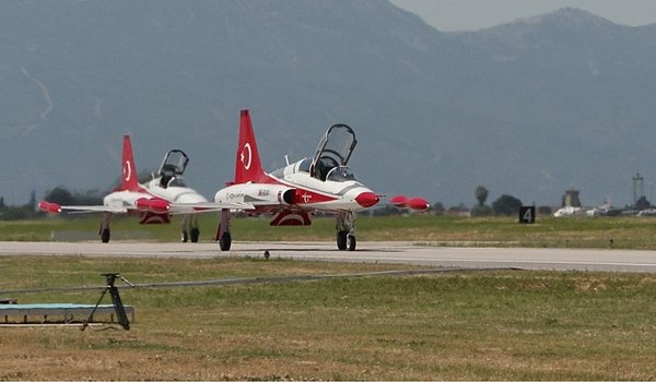 izmirde-sov-basladi-nefes-kesen-ucus-gokyuzunu-salladi-soloturk-ve-turk-yildizlari-gosteri-duzenleyecek-1780584839757.jpeg
