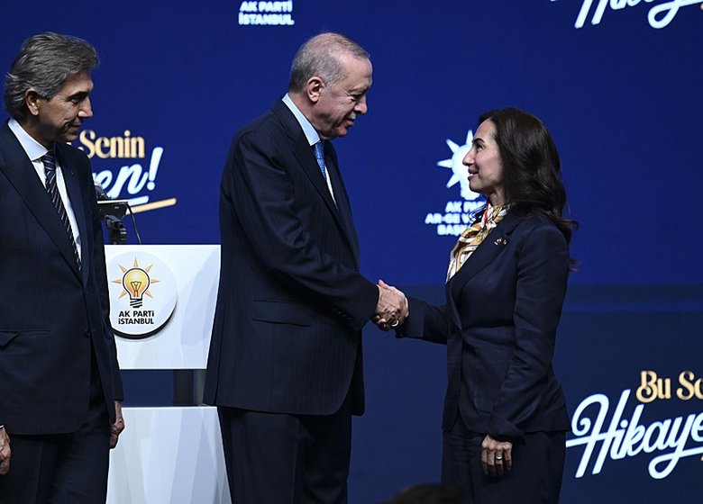 beykoz-belediye-baskan-vekili-ozlem-vural-gurzel-ak-partiye-katildi-beni-ailenize-kabul-ettiginiz-icin-tesekku-1757769097883.jpg