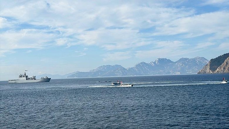 Donanmamızdan Ege’de gövde gösterisi! Mavi Vatan-2025 Tatbikatı’nın seçkin gözlemci günü başladı