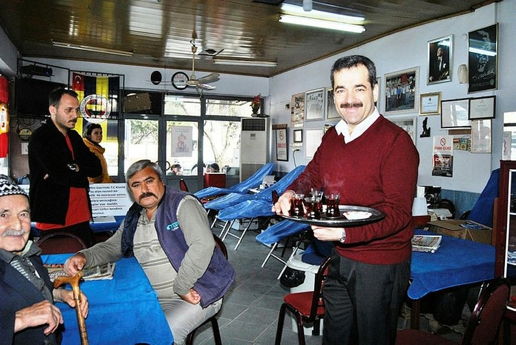 İzmir’de kahvehane örnek davranış! Bağışta bulunana tüm gün ücretsiz...