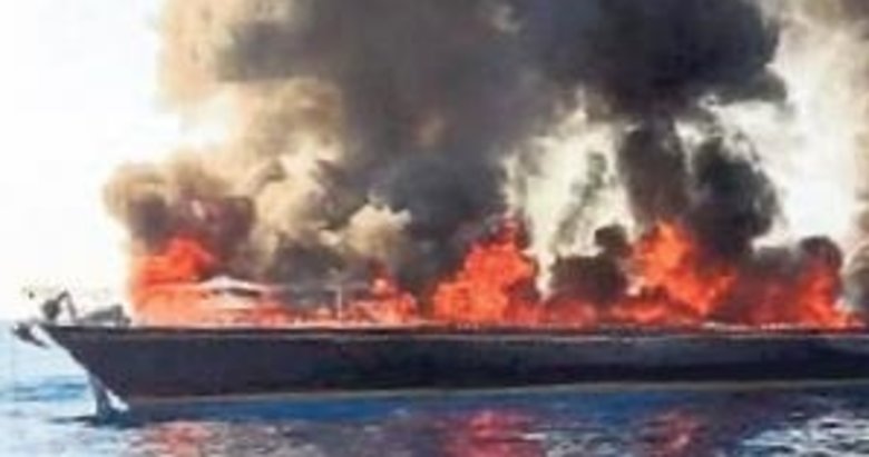 İtalyan turistler yanan tekneden kurtarıldı