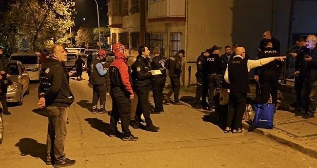Kartal’da çatlaklar oluşan 4 katlı bina tahliye edildi!