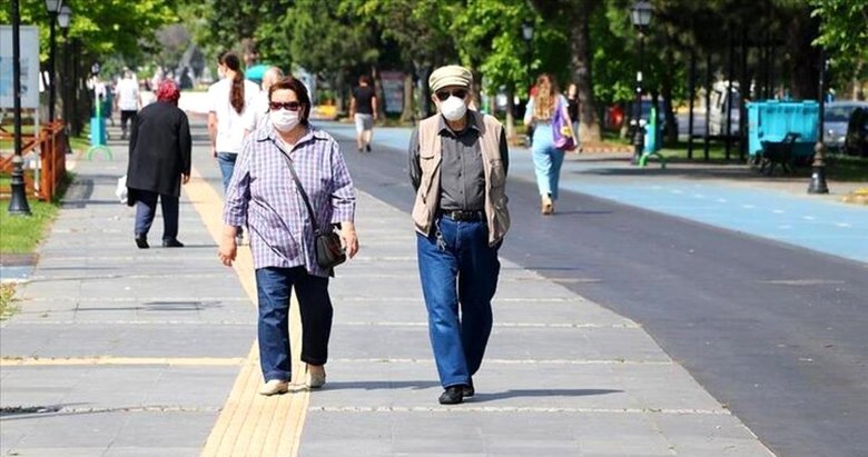 İzmir’de 65 ve üstü yaş grubu, cuma günleri 1 saat fazla dışarıda kalacak