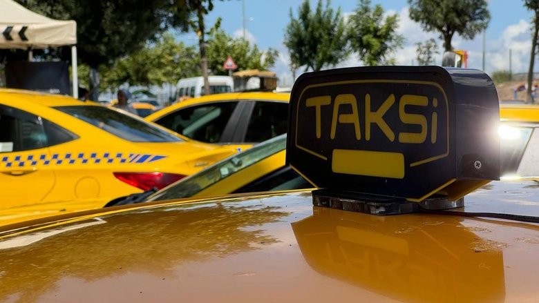 izmirde-yeni-taksi-kararina-tepki-sorun-arac-degil-trafik-yogunlugu-1773911789550.jpeg