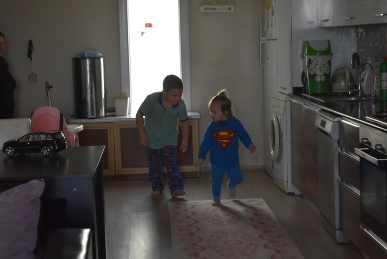 Kas erimesi olarak bilinen DMD hastası bebek yürümeyi başardı