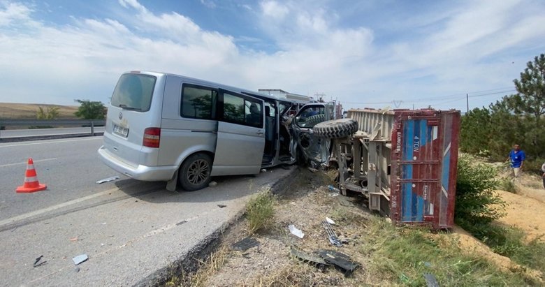 Afyon’da can pazarı! Korkunç kazada 7 kişi yaralandı