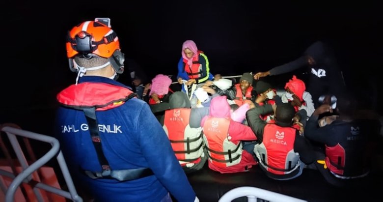 Marmaris’te 30 düzensiz göçmen kurtarıldı