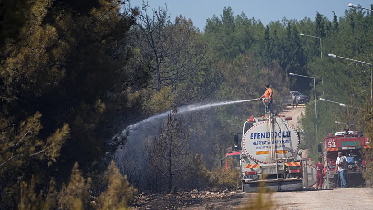 İzmir Buca'da Orman Yangını: Ekiplerin Müdahalesiyle Kontrol Altında