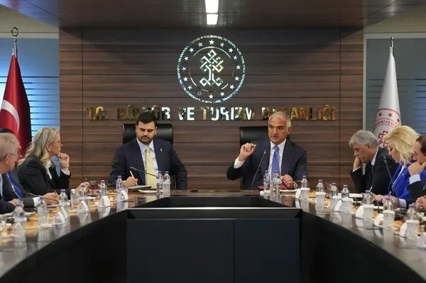 izmirdeki-o-projeye-karsi-ciktilar-izmirin-gelecegi-icin-stratejik-oneme-sahip-1781189997044.jpeg