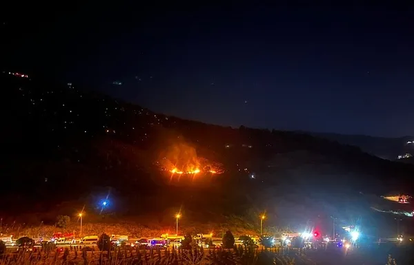 izmirde-gece-yarisi-kabusu-2-ilcedeki-yangin-kontrol-altina-alindi-1783396289477.jpeg