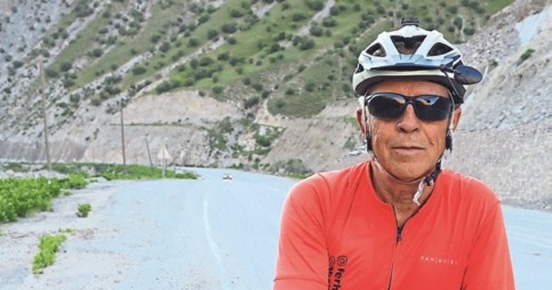 Emekli öğretmen bisikletle 80 ili gezdi