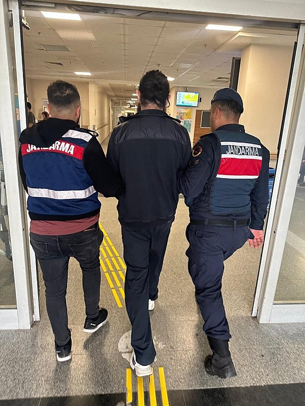 İzmir’de DEAŞ operasyonunda yakalanan şüpheliler tutuklandı