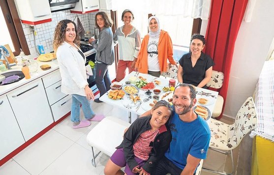 45 yaşında tanıştığı bisikletle dünyaya açıldı