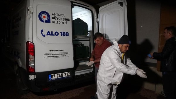 Antalya’da korkunç olay: Evine gitti, 20 yerinden bıçakladı, telefonunu foseptik çukuruna attı!