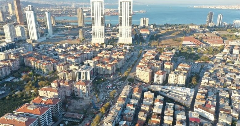 İzmir’de depremin ardından acil yıkılan 71 binada inşaat çalışmaları başladı