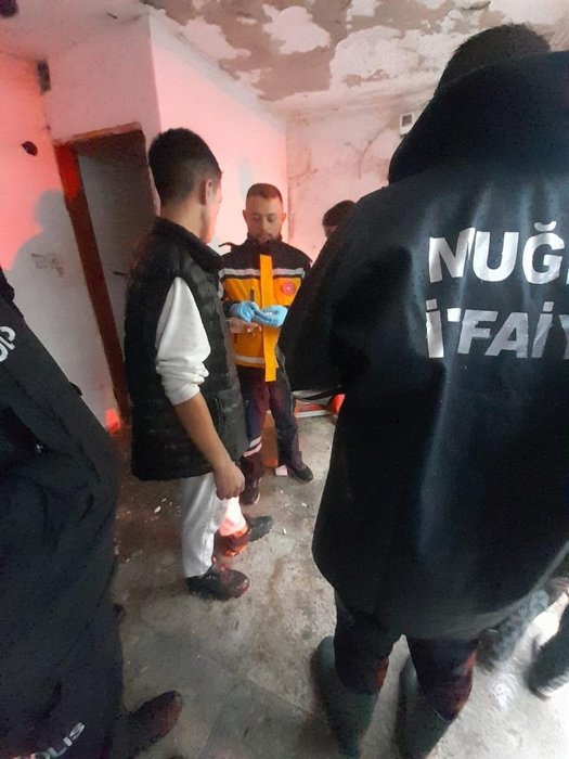 Dere yatağında uyuyan genç boğulmaktan son anda kurtuldu