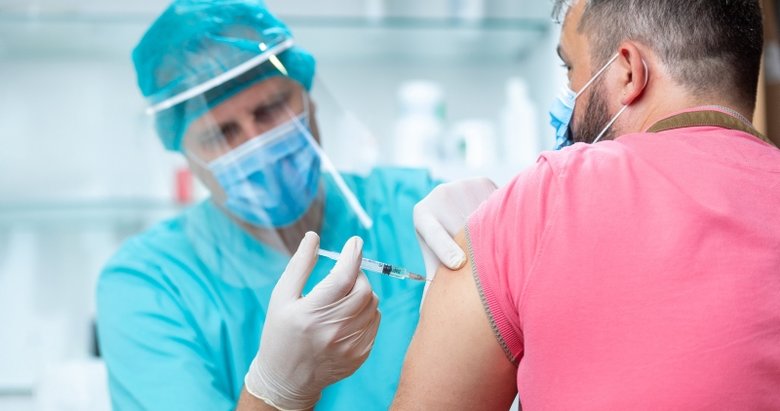 Uzman isimden aşı uyarısı: Yan etkileri 2 günden fazla sürerse...