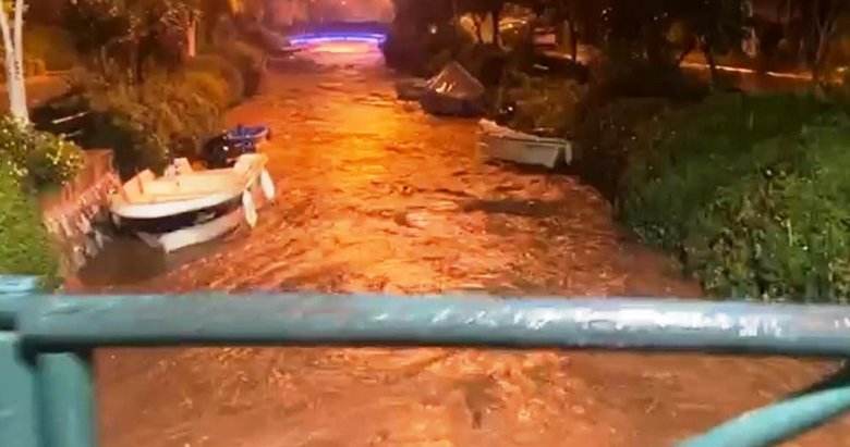Marmaris’i sağanak vurdu, yollar göle döndü