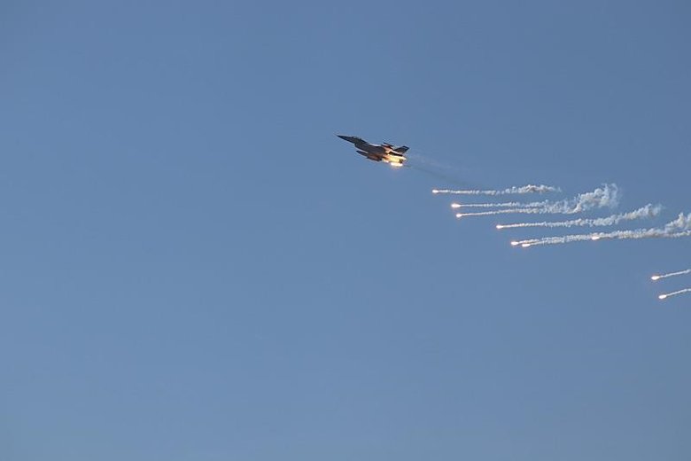 Hedefler başarıyla vuruldu! İzmir’de vatandaşlar ilgi ve heyecanla takip etti