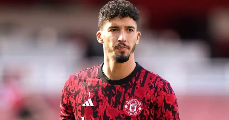 Altay Bayındır, United taraftarlarını ikiye böldü