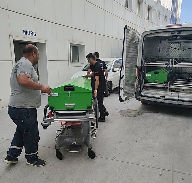 Kuşadası sahilinde kıyıya erkek cesedi vurdu!