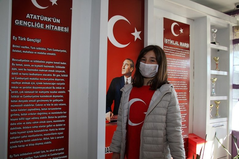 Manisa’da duygulandıran davranış! İstiklal Marşı okuma yarışmasında ödülü kabul etmedi