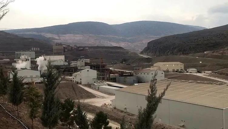 Erzincan’daki toprak kaymasında son durum! Yüzlerce personel 9 işçiyi kurtarmak için zamanla yarışıyor