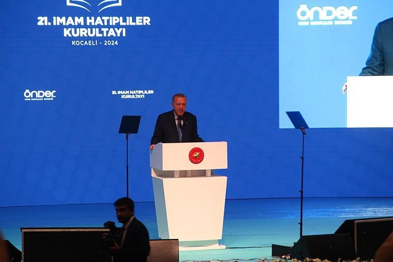 Son dakika: Başkan Erdoğan: Siz bu kılıçları kime çekiyorsunuz! Kendini bilmezler ordudan temizlenecek