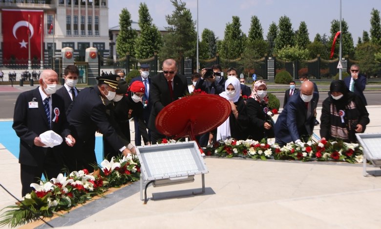 Son dakika: Başkan Erdoğan’dan 15 Temmuz Anıtı’na çelenk