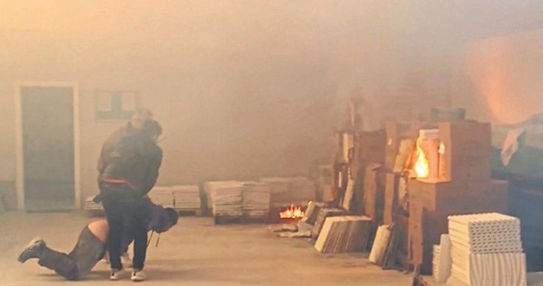 Maaşını alamayınca iş yerini yaktı