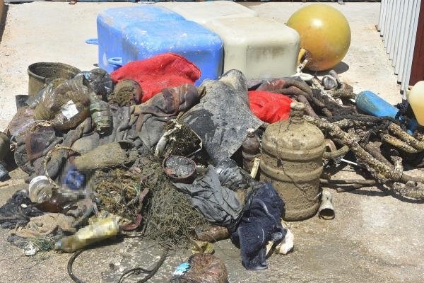 Bodrum’da denizin dibinden 10 ton ’katı atık’ çıkarıldı