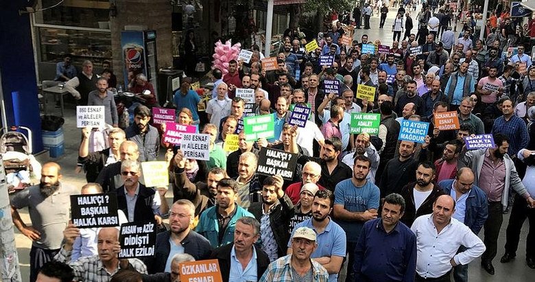 İzmir’de pazarcı esnafından belediyeye tepki