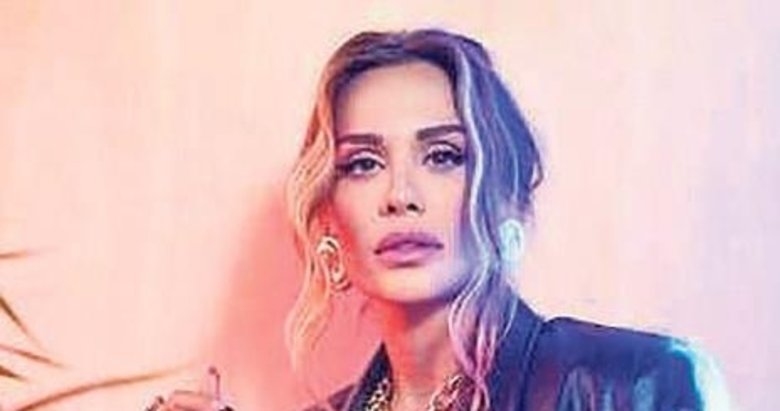 Genç sarkıcı Simal meme kanseri