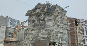 Hac kurası deprem dolayısıyla ertelendi