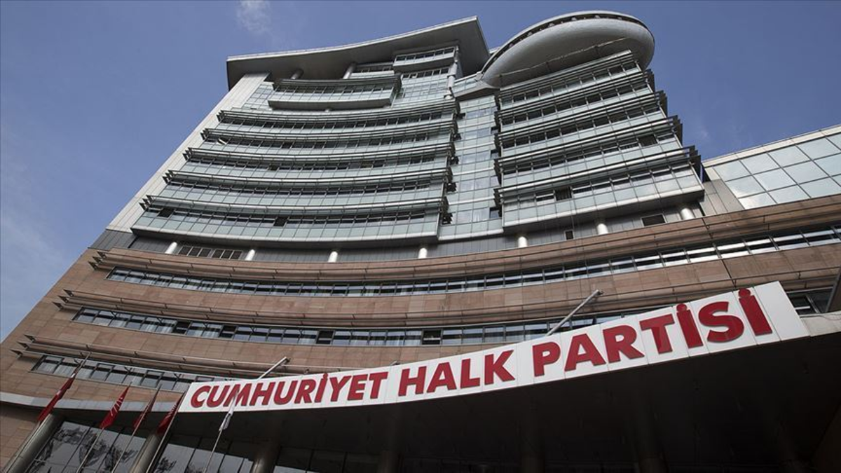 Gürsel Tekin'in görevine son verildi!