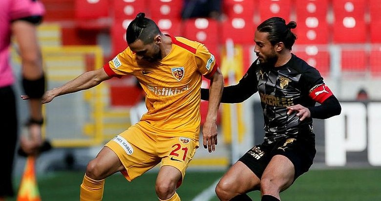Halil Akbunar, Göztepe formasıyla 100. Süper Lig maçına çıktı