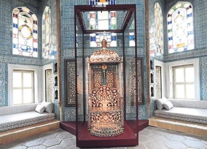 Tarihin görkemini taşıyan ihtişamlı tahtlar