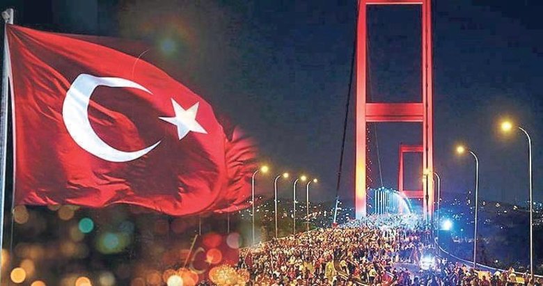 Ünlü isimlerden 15 Temmuz paylaşımı