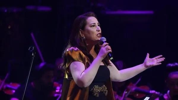 Usta sanatçı Kayahan AKM’de şarkılarıyla anıldı