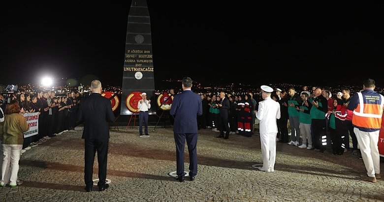 17 Ağustos Marmara depreminin 26.yılı! Hayatını kaybedenler dualarla anıldı