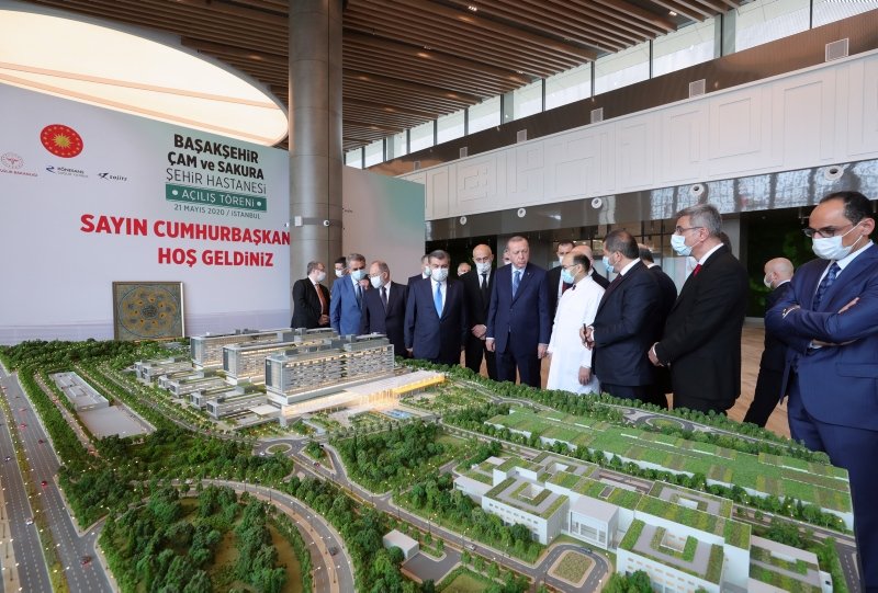 Başkan Recep Tayyip Erdoğan, Başakşehir Çam ve Sakura Şehir Hastanesi’nde inceleme yaptı