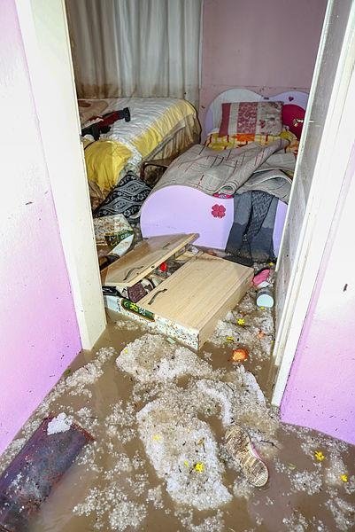 İzmir’de dere taştı! evleri su bastı: Her yağmurda sabaha kadar bekliyoruz