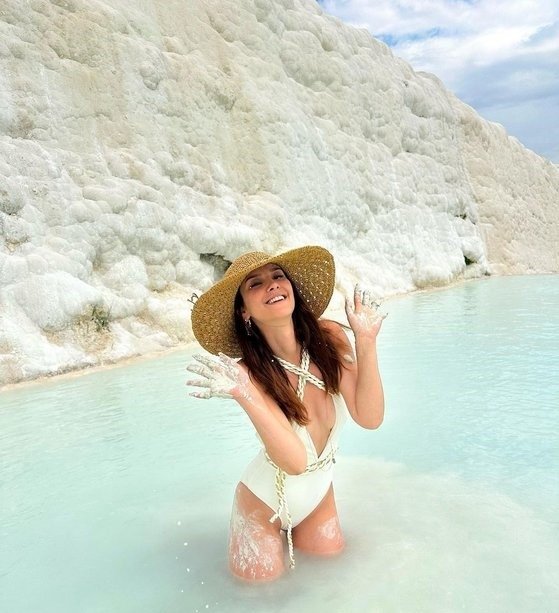 İrem Helvacıoğlu’ndan Pamukkale çıkarması! Sosyal medyayı yaktı geçti