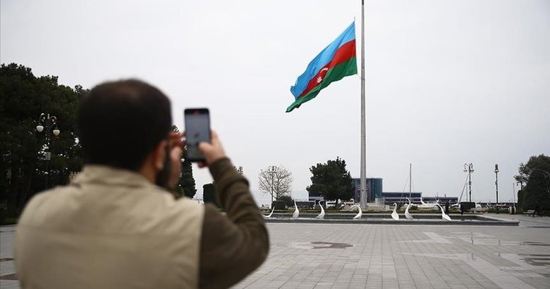 Azerbaycan, uçak kazasında hayatını kaybedenler için yas tutuyor