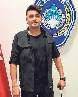 Eşini elleriyle boğarak öldürdü