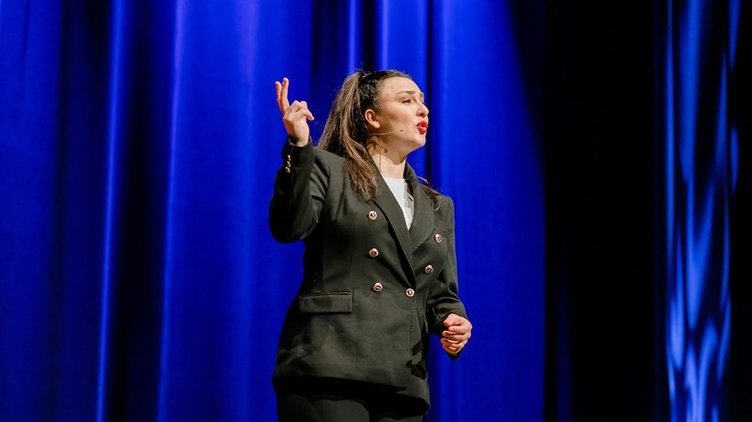 Yasemin Sakallıoğlu acı haberi duyurdu