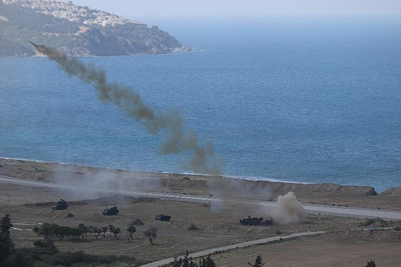 Hedefler başarıyla vuruldu! İzmir’de vatandaşlar ilgi ve heyecanla takip etti