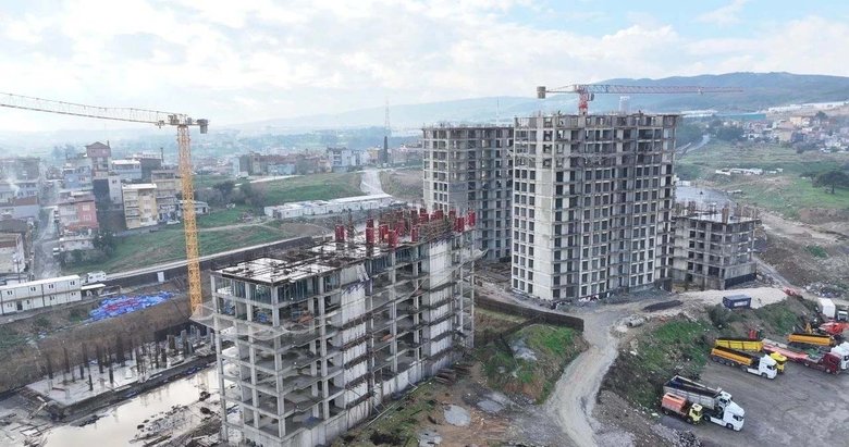Özür dileyeceğine yalan söylüyor