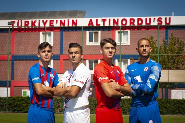 Altınordu, İçinde İzmir Var temalı formalarını tanıttı