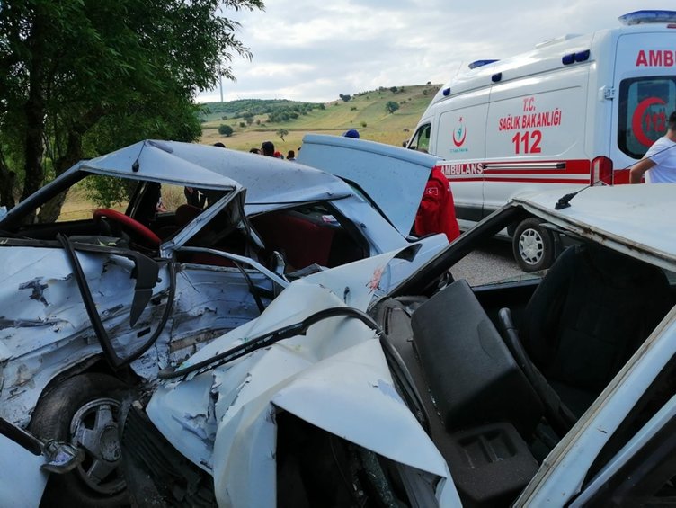 Kepsut’ta trafik kazası: 2 ölü 4 yaralı